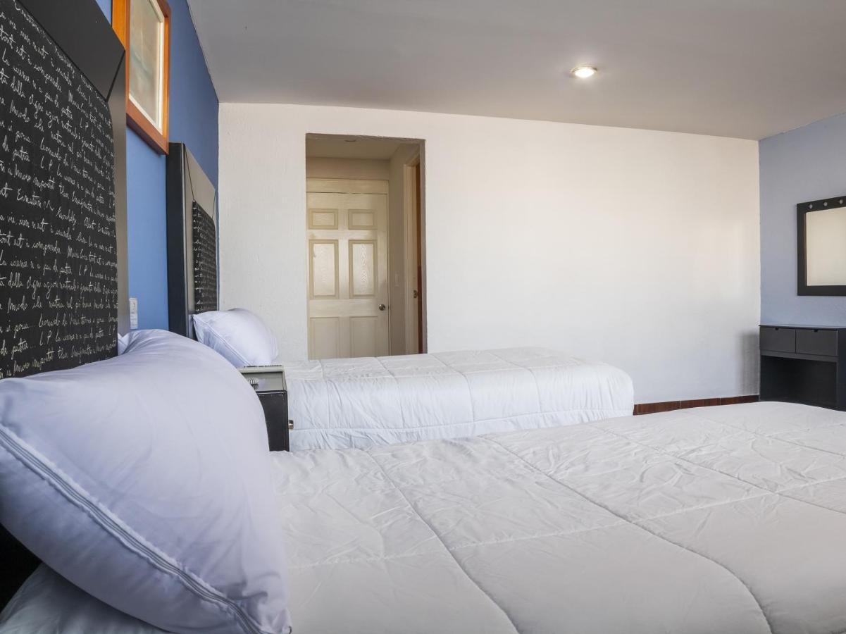 Quarto com 2 Camas de Solteiro