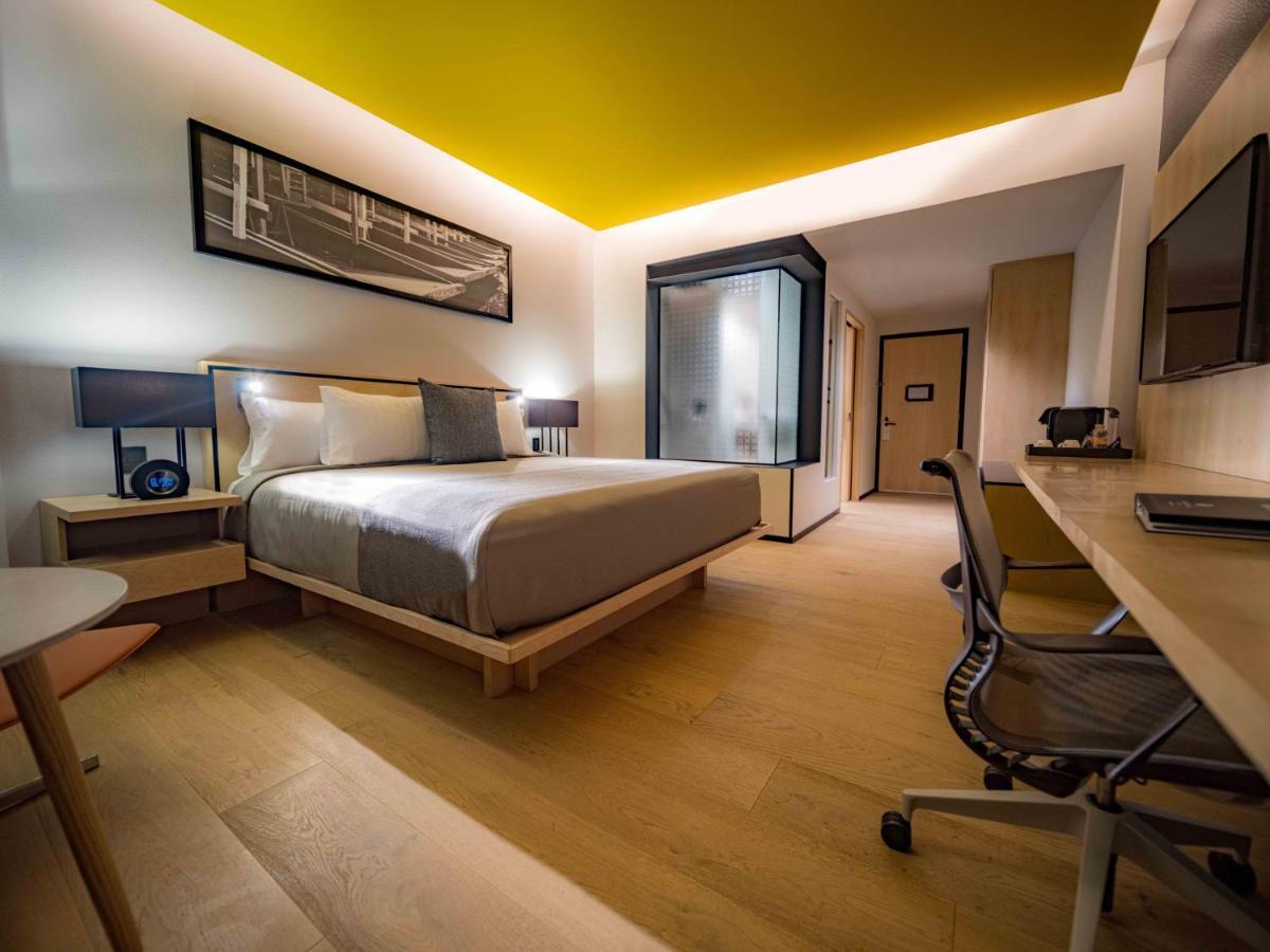 Deluxe Superior King Room