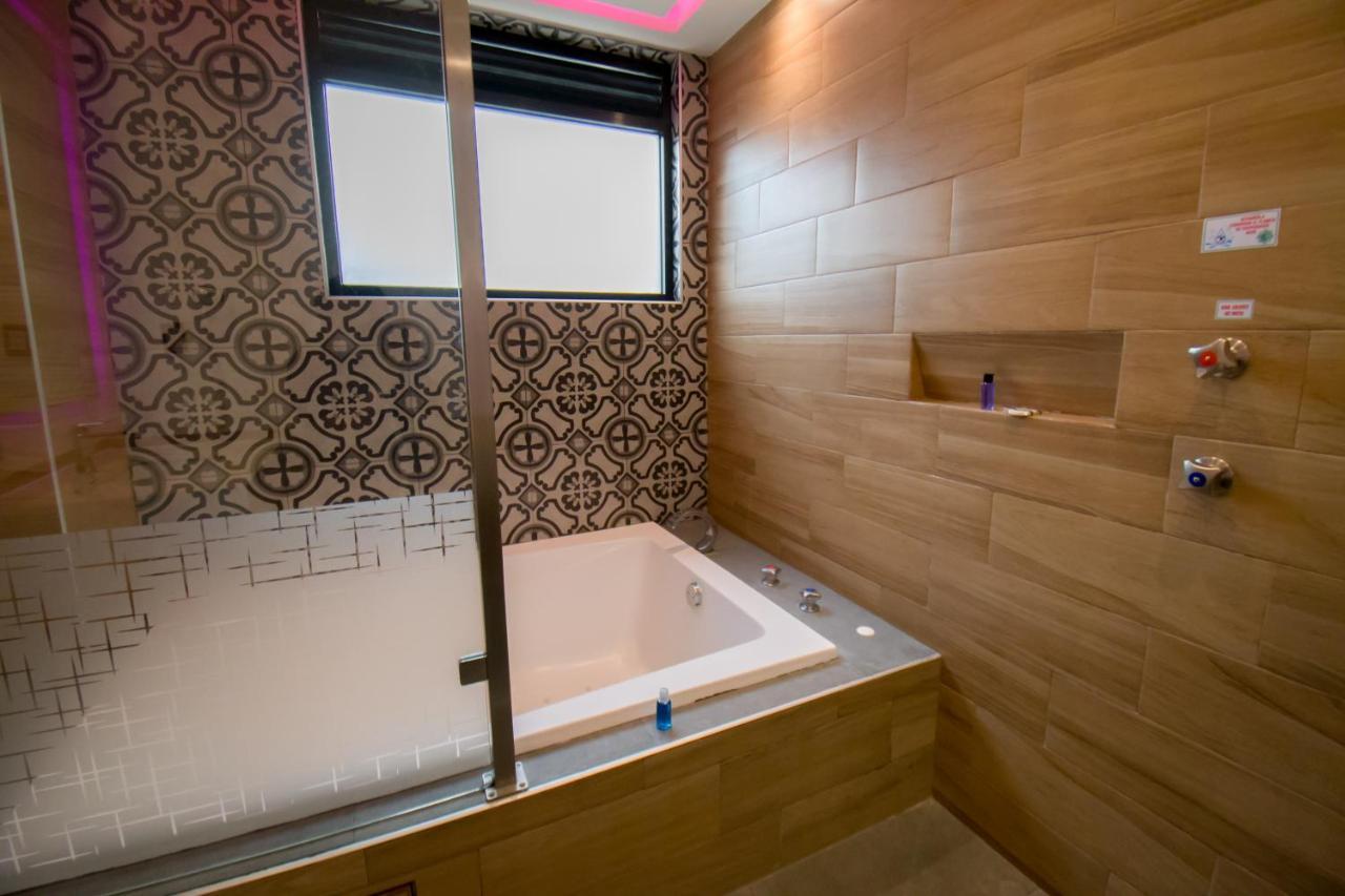 Suite Spa Bath