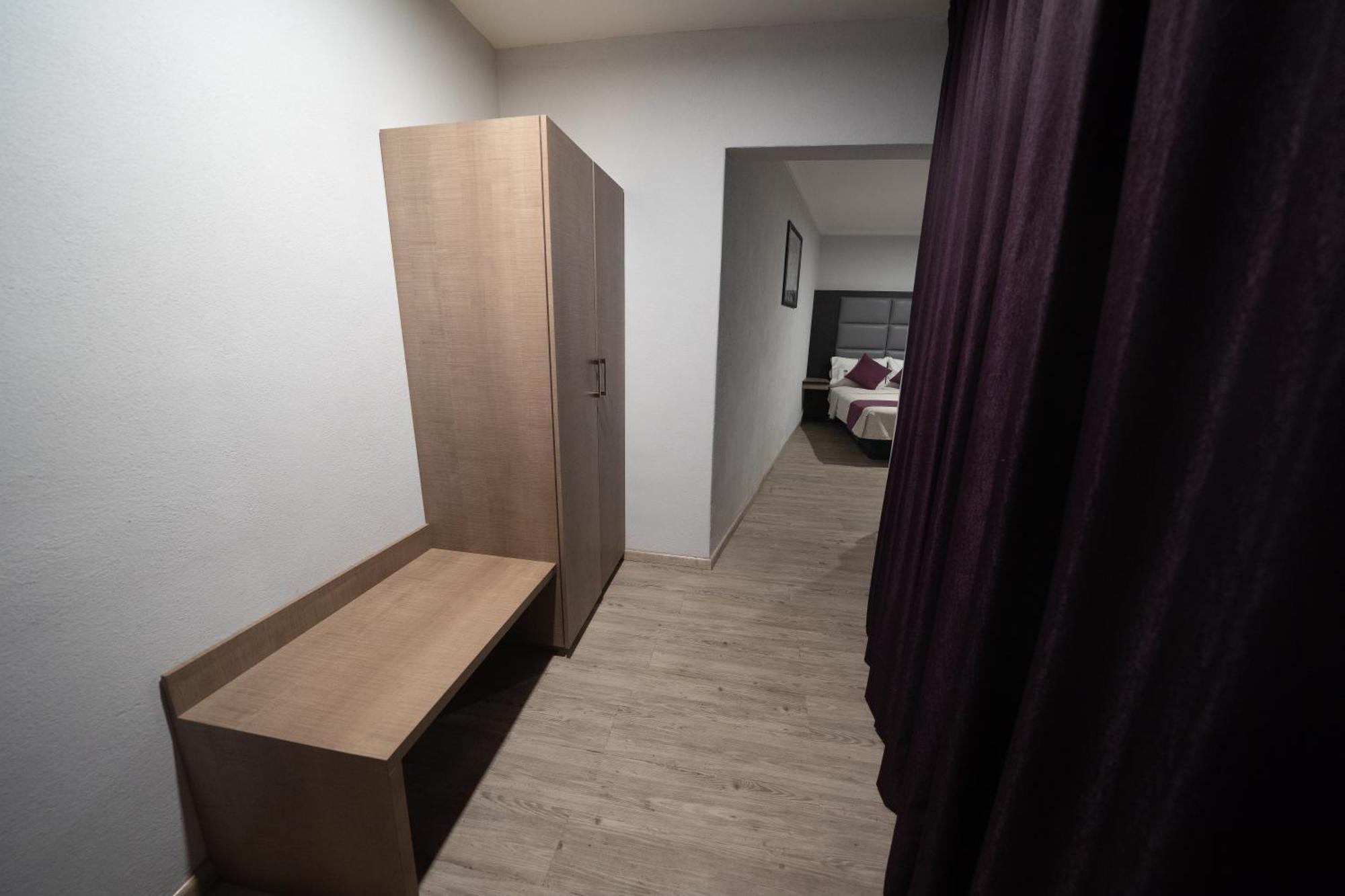 Standard Room,1208250445:JPEG