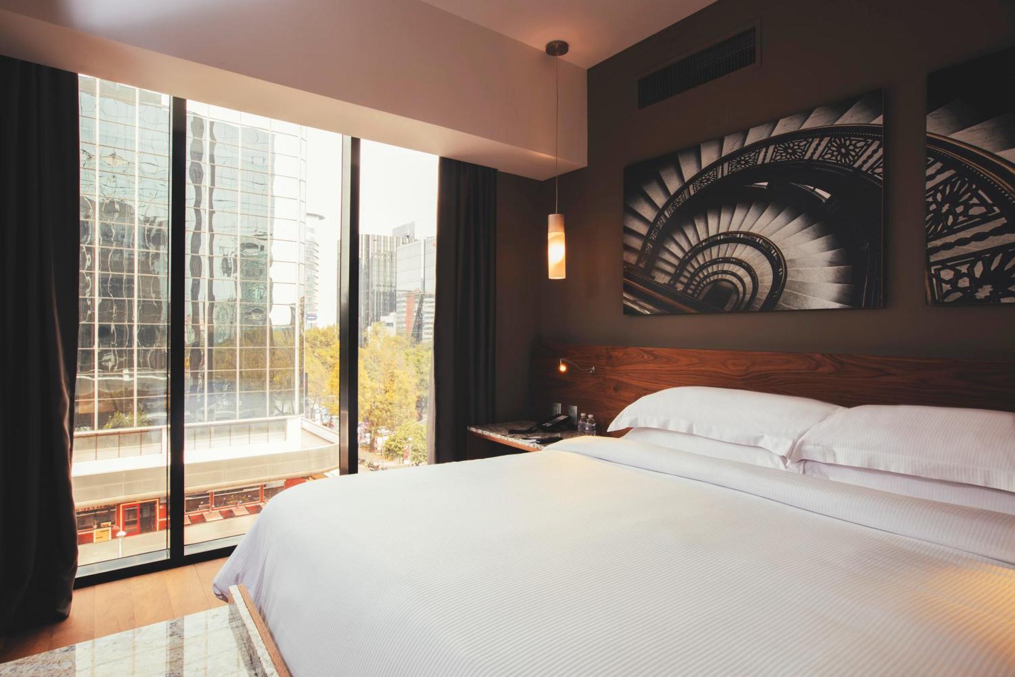 Executive Suite,1705033075:JPEG