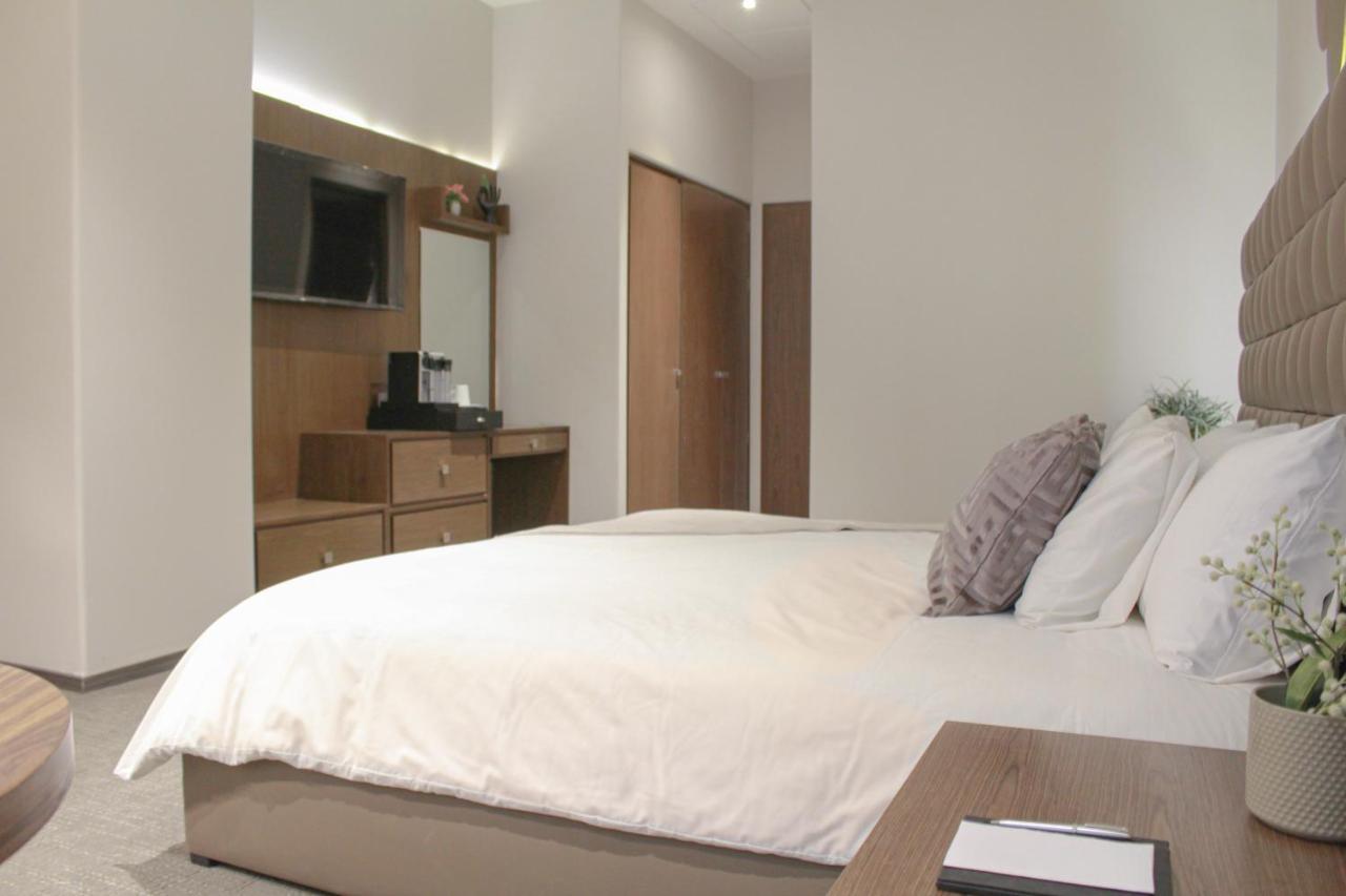 Deluxe King Suite