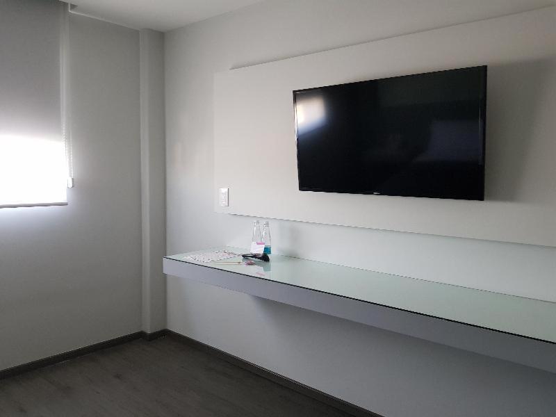 Comfort King Room - Non-Smoking