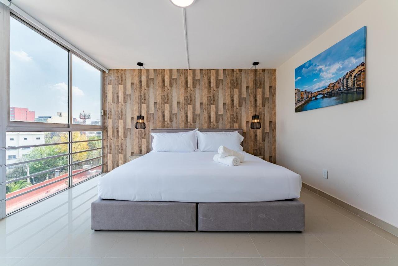 Four-Bedroom Apartment with Balcony