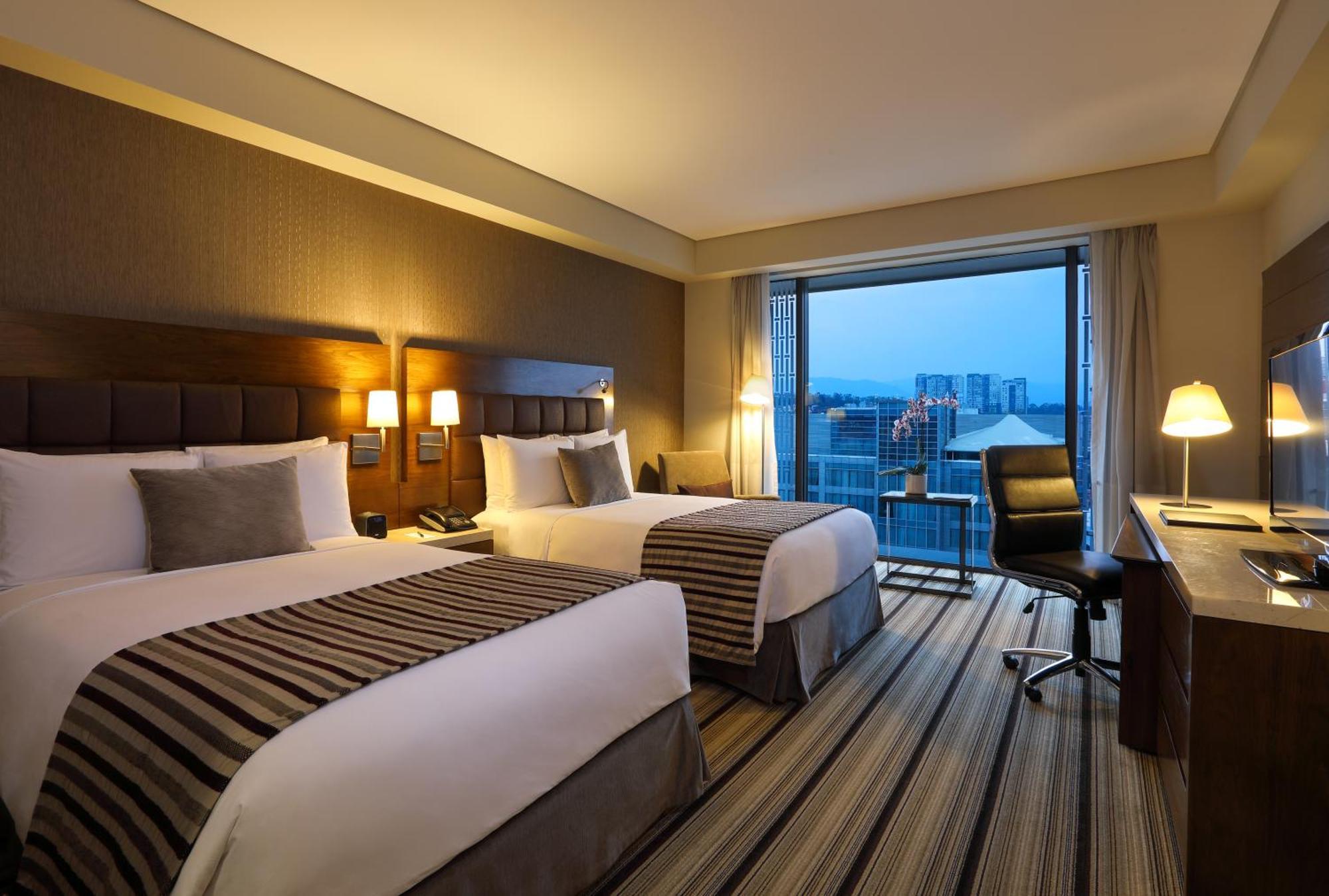 Executive level Guest room 2 Double City view,1273687846:JPEG