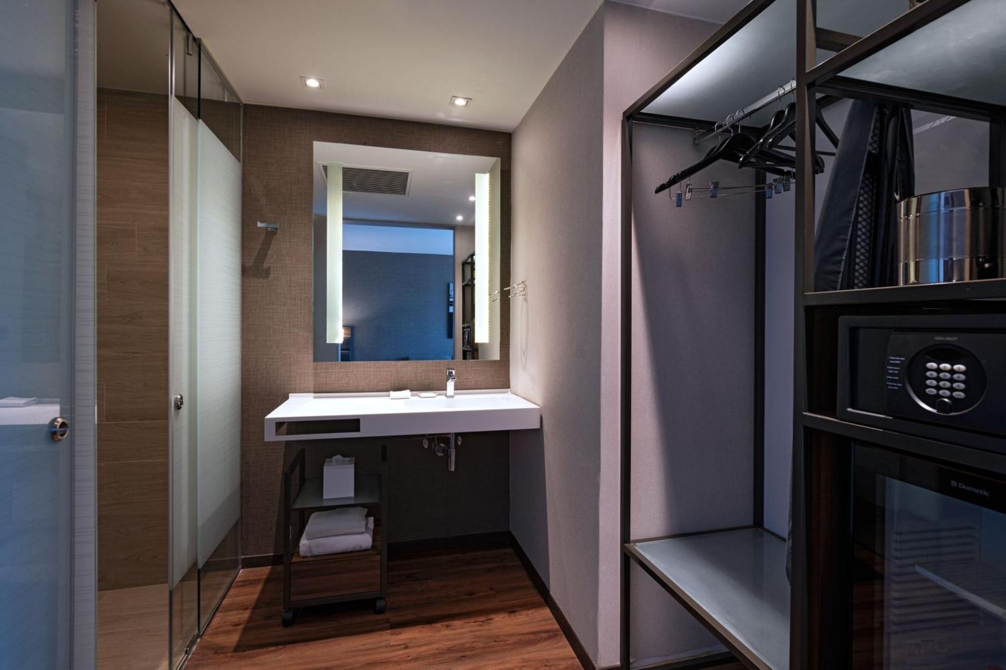 Extended King Size Room