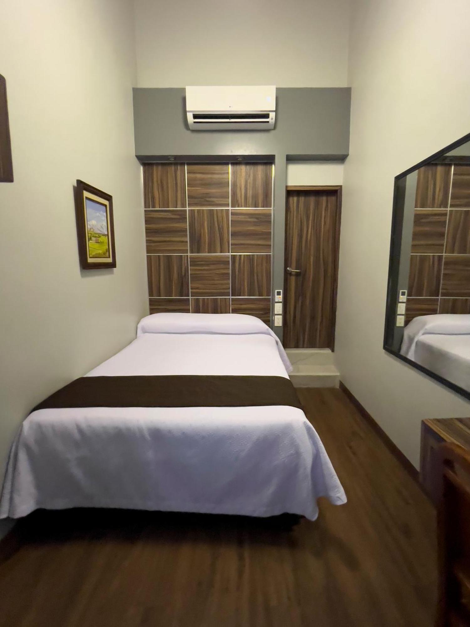 Standard Room Interior,1527980044:JPEG