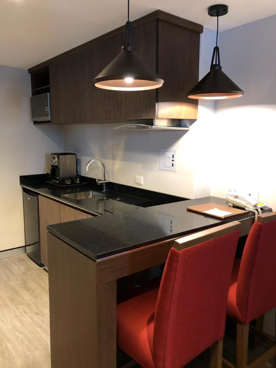 Executive Suite,1535872036:JPEG