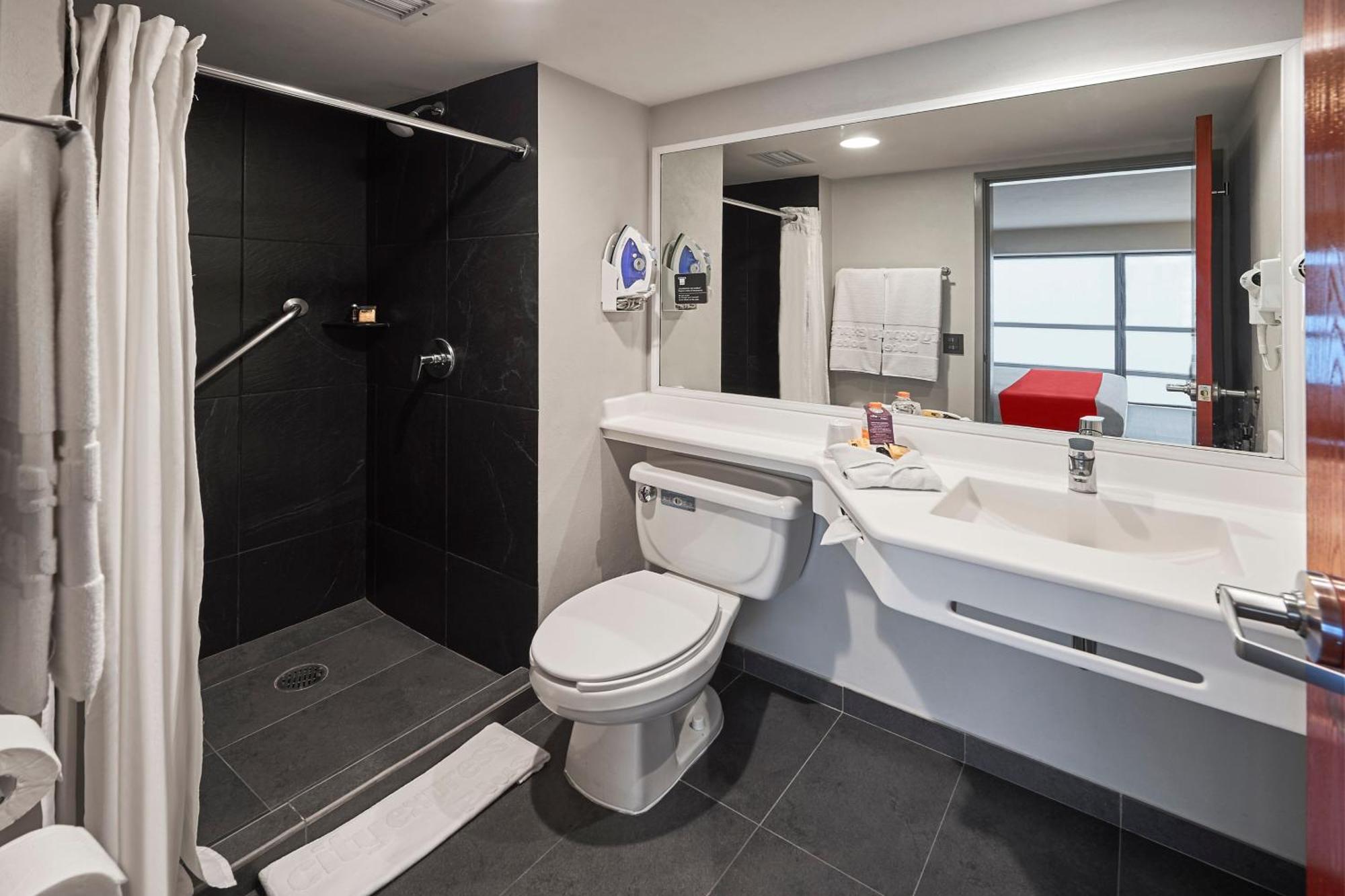 Suite mit 1 Schlafzimmer, 2 Doppelbetten und Schlafsofa