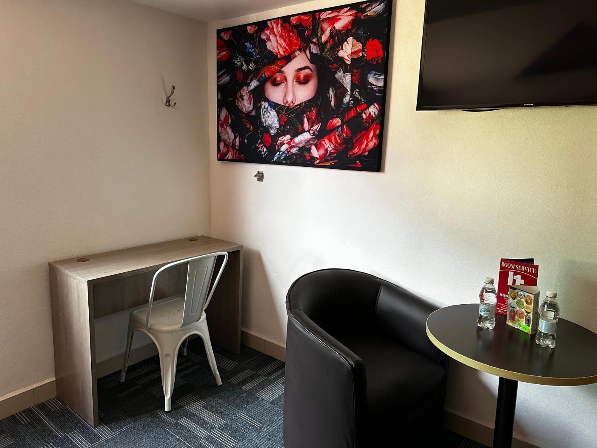 Standard Queen Room