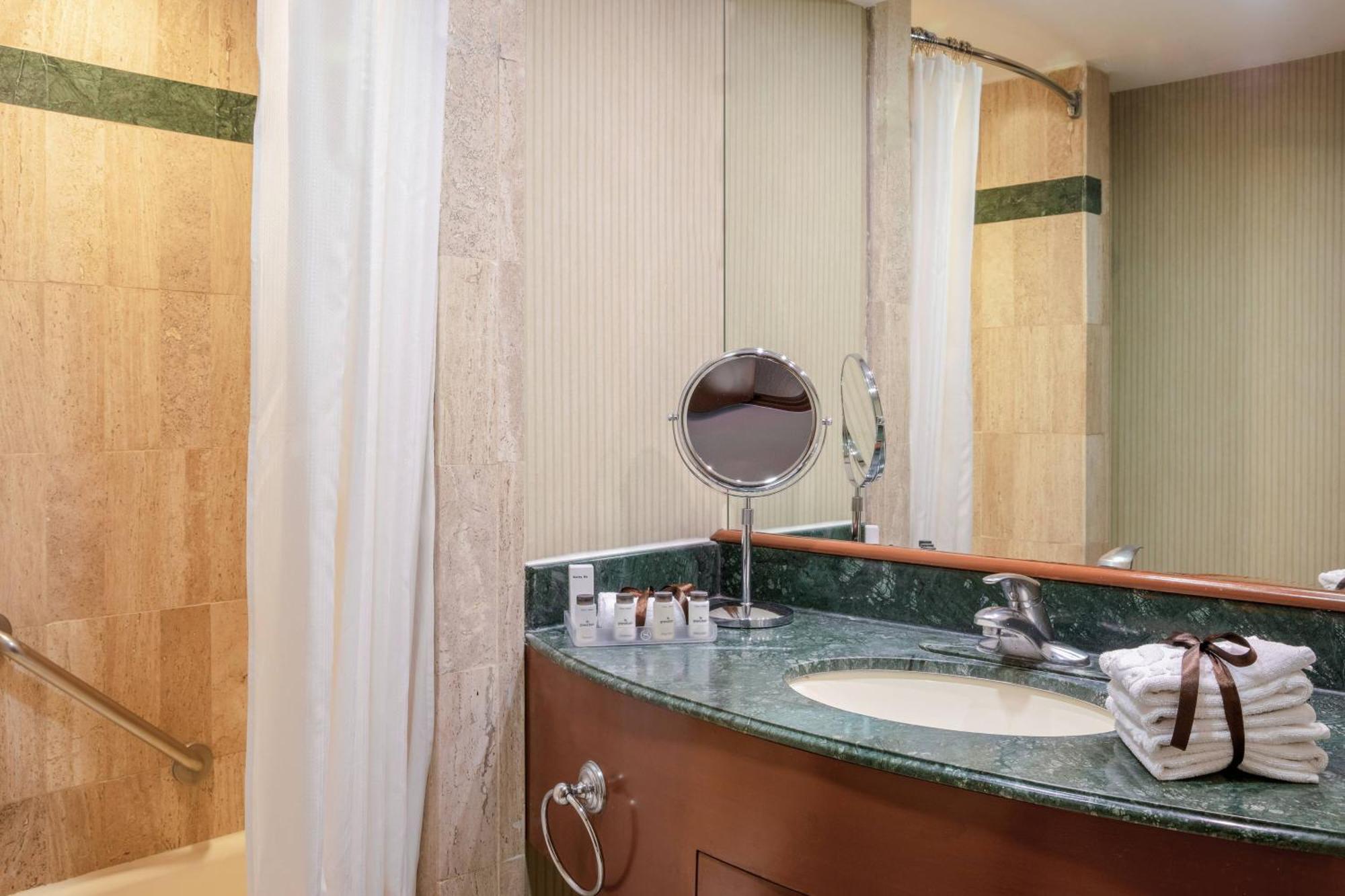 Quarto Clássico com Cama King-size - Torre Danúbio