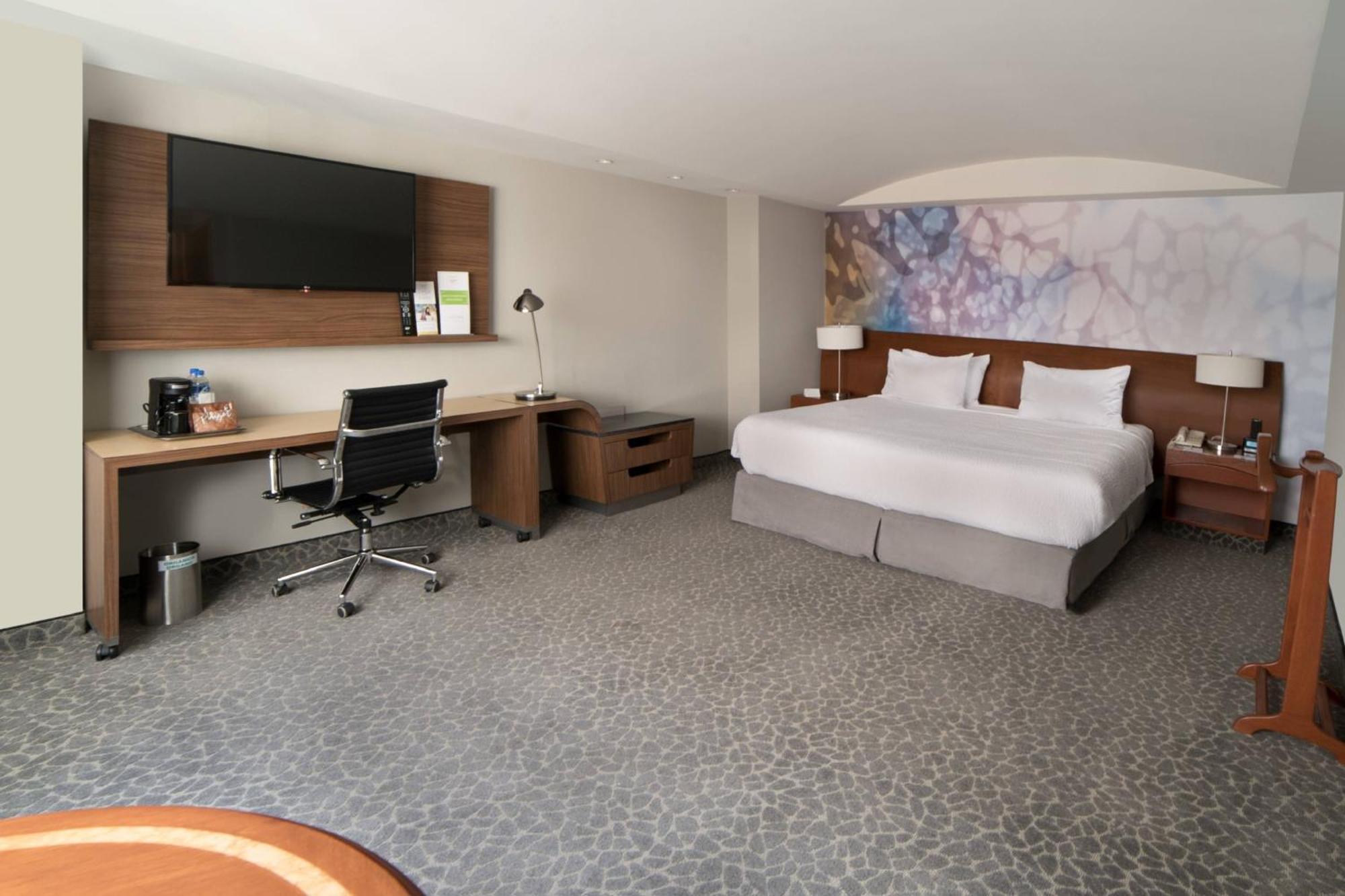 One-Bedroom King Suite,1618269614:JPEG