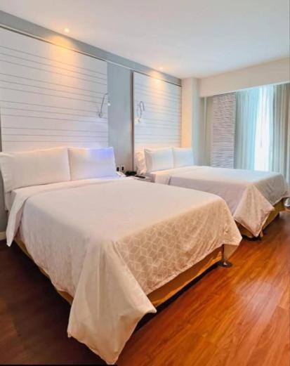 Chambre Double avec 2 Lits Doubles - Non-Fumeurs
