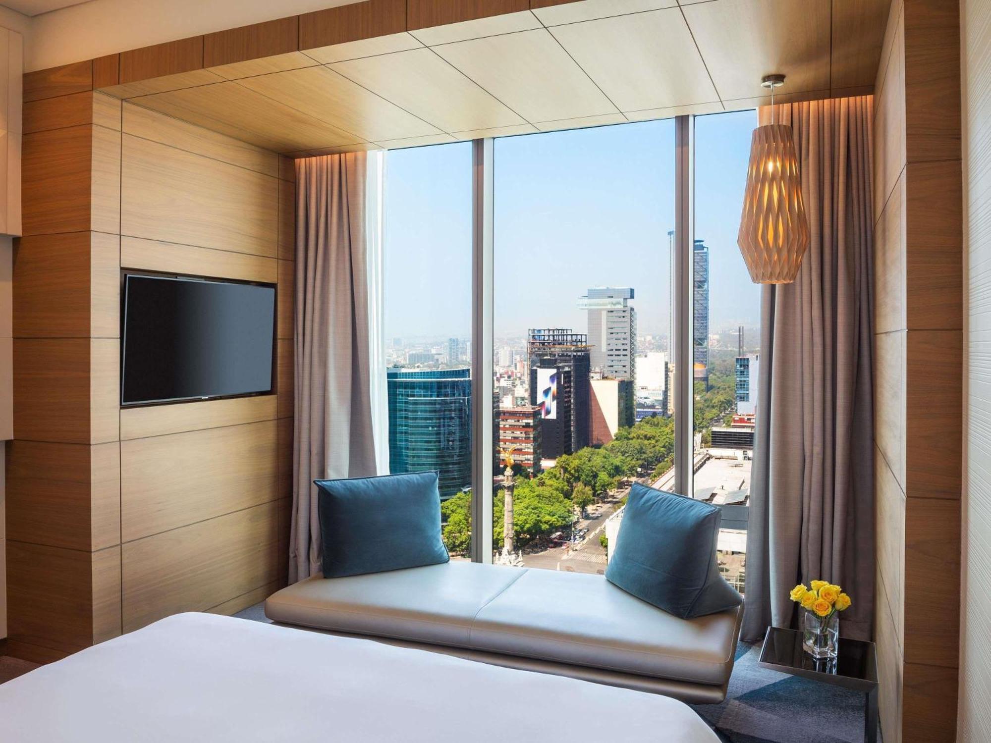 Superior King Room View