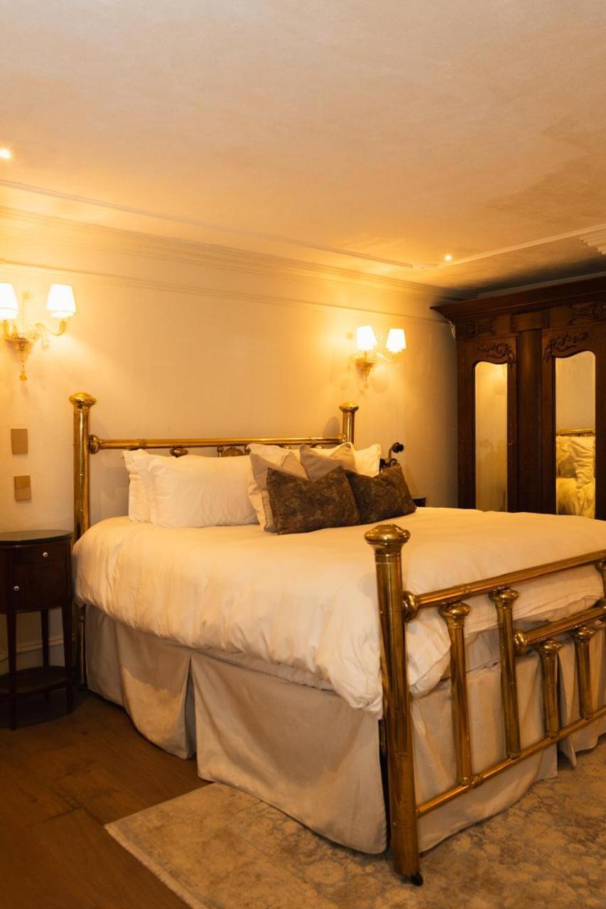Deluxe Queen Suite