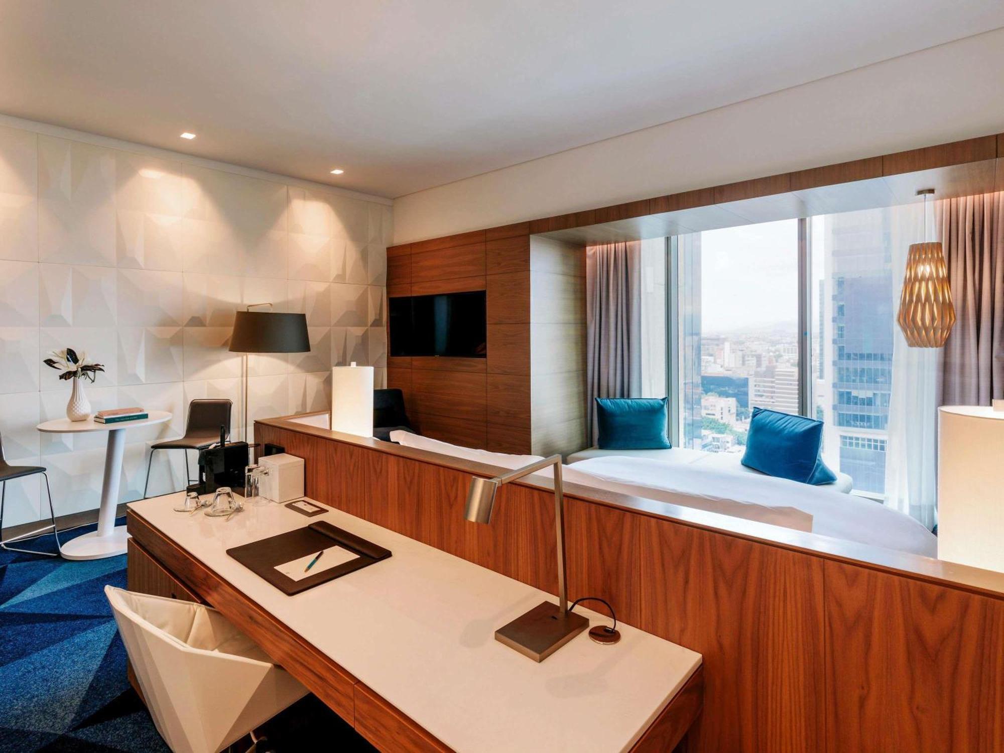 Luxury King Room City View