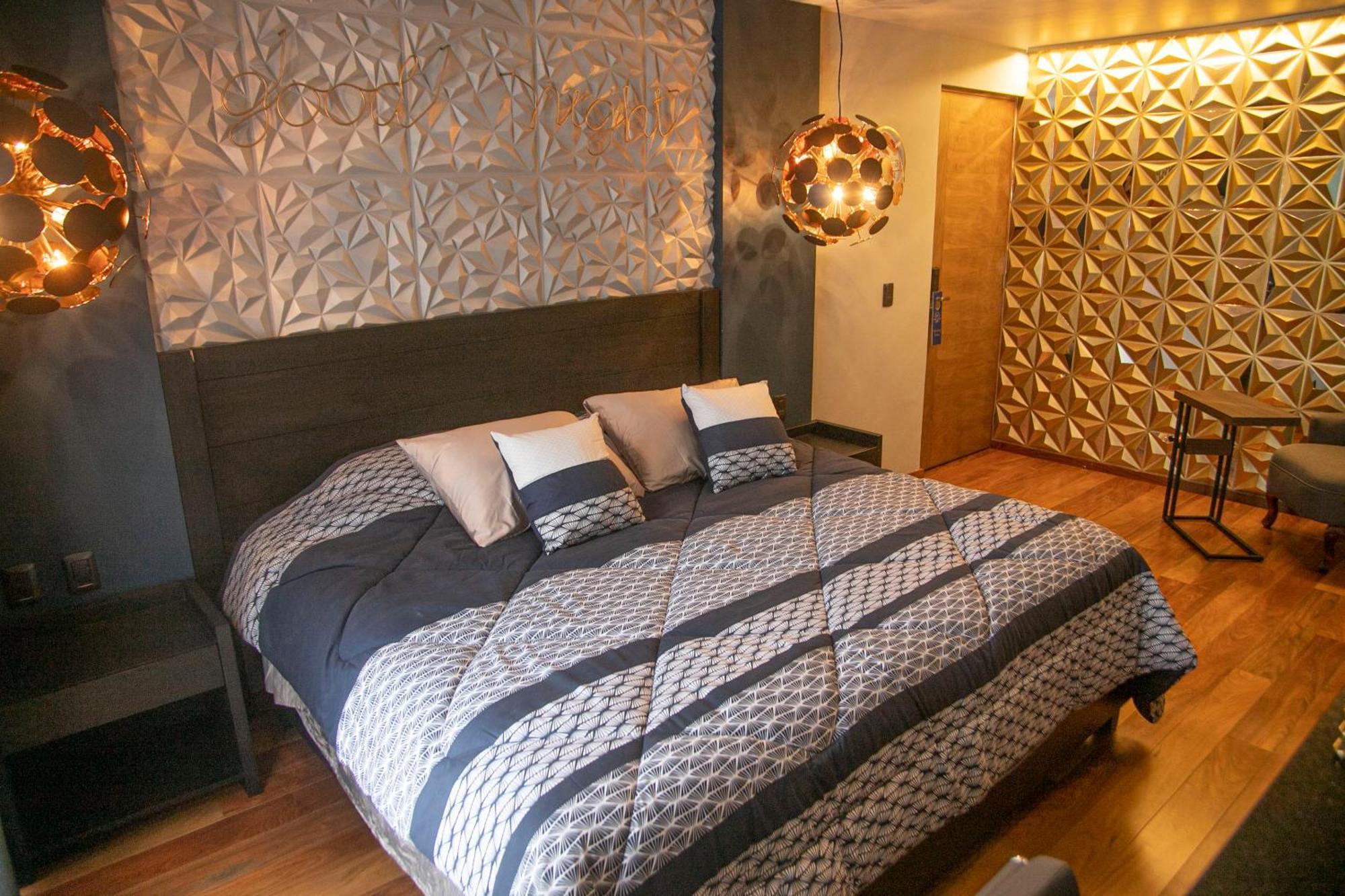 Deluxe King Suite