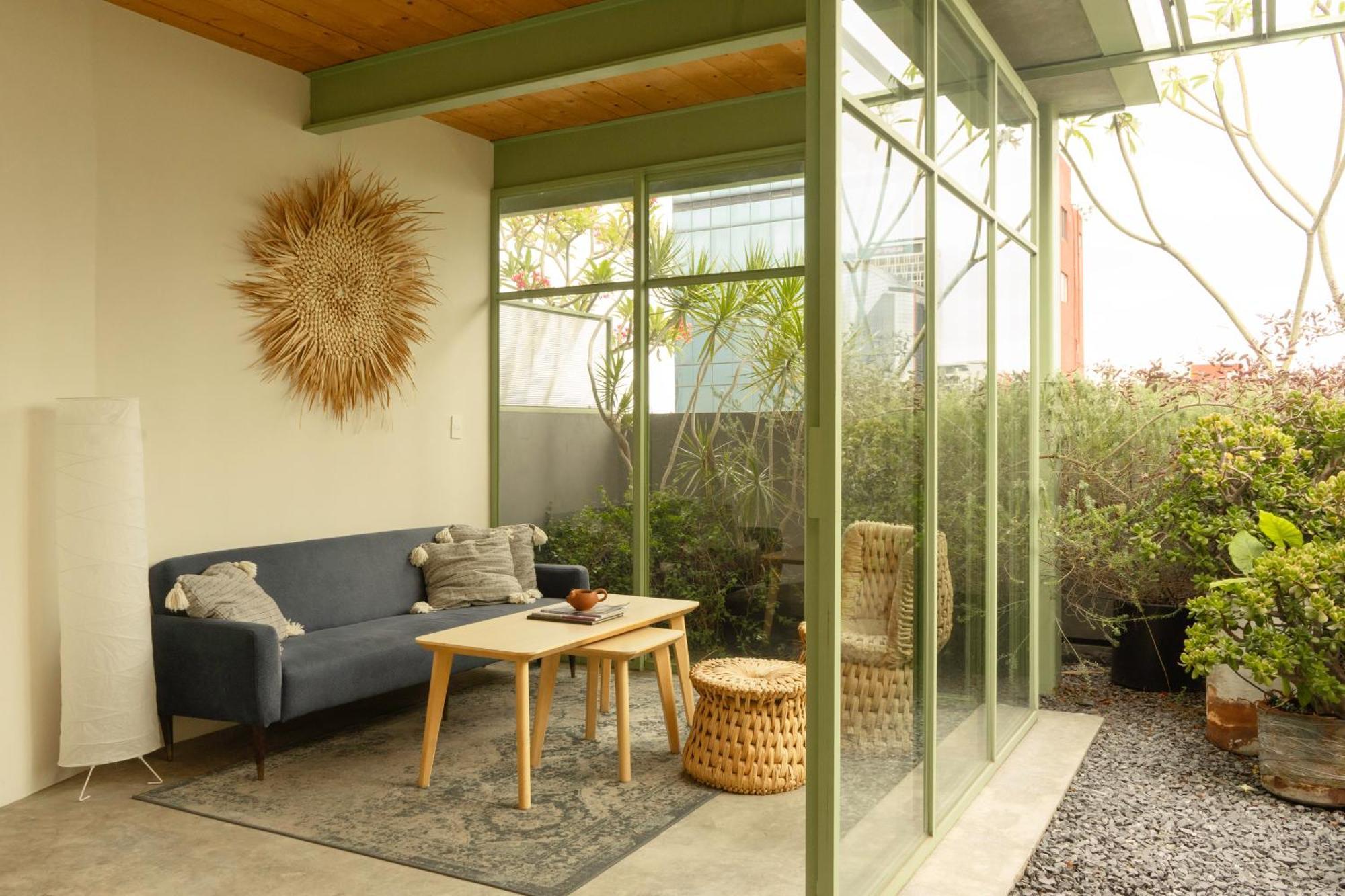 One-Bedroom Apartment Balcony City View
