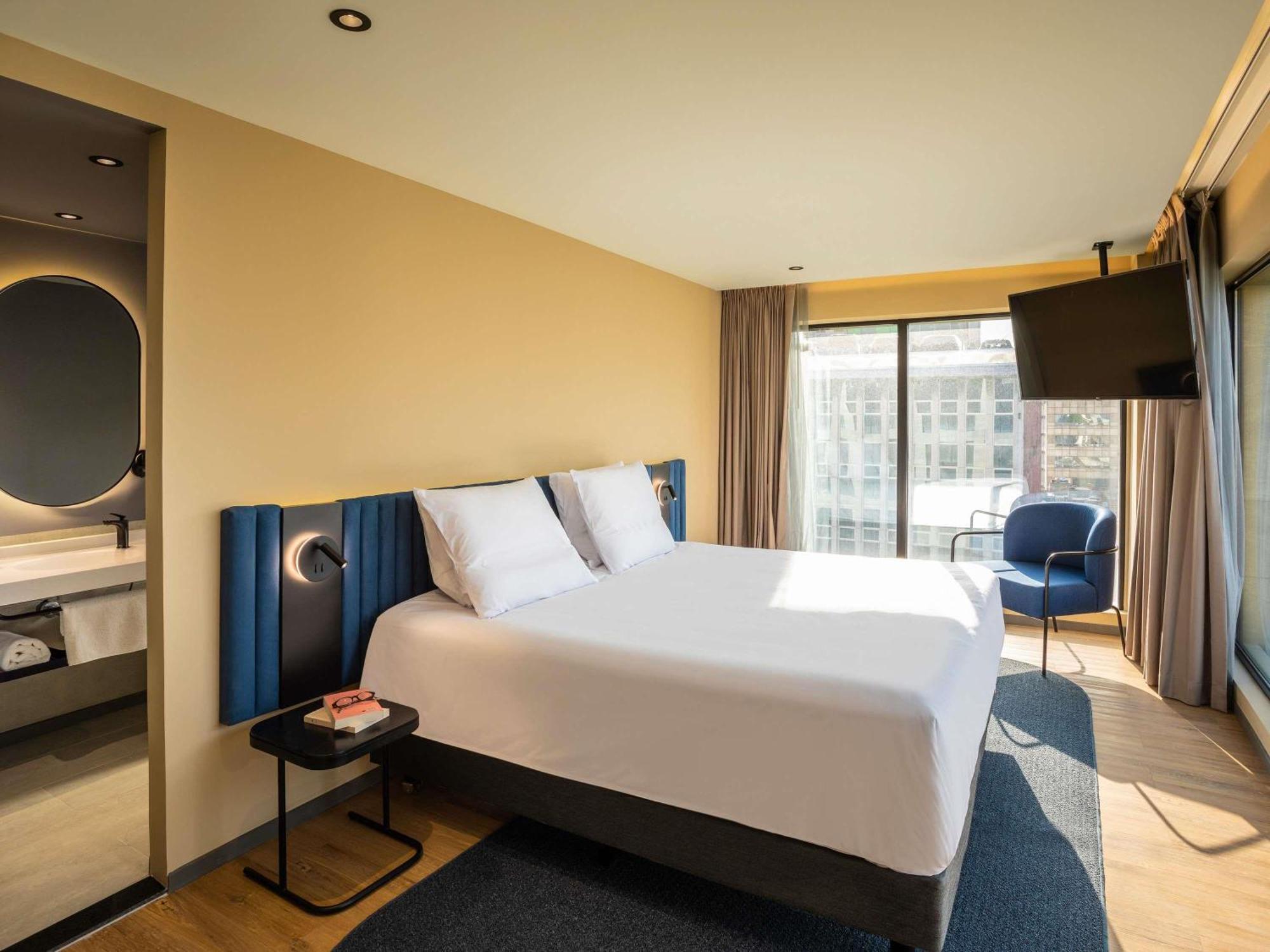 Executive Suite One King