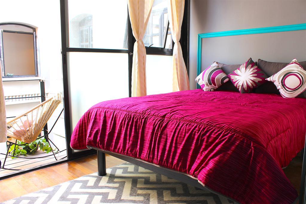 Kamer met Queensize Bed en Gedeelde Badkamer