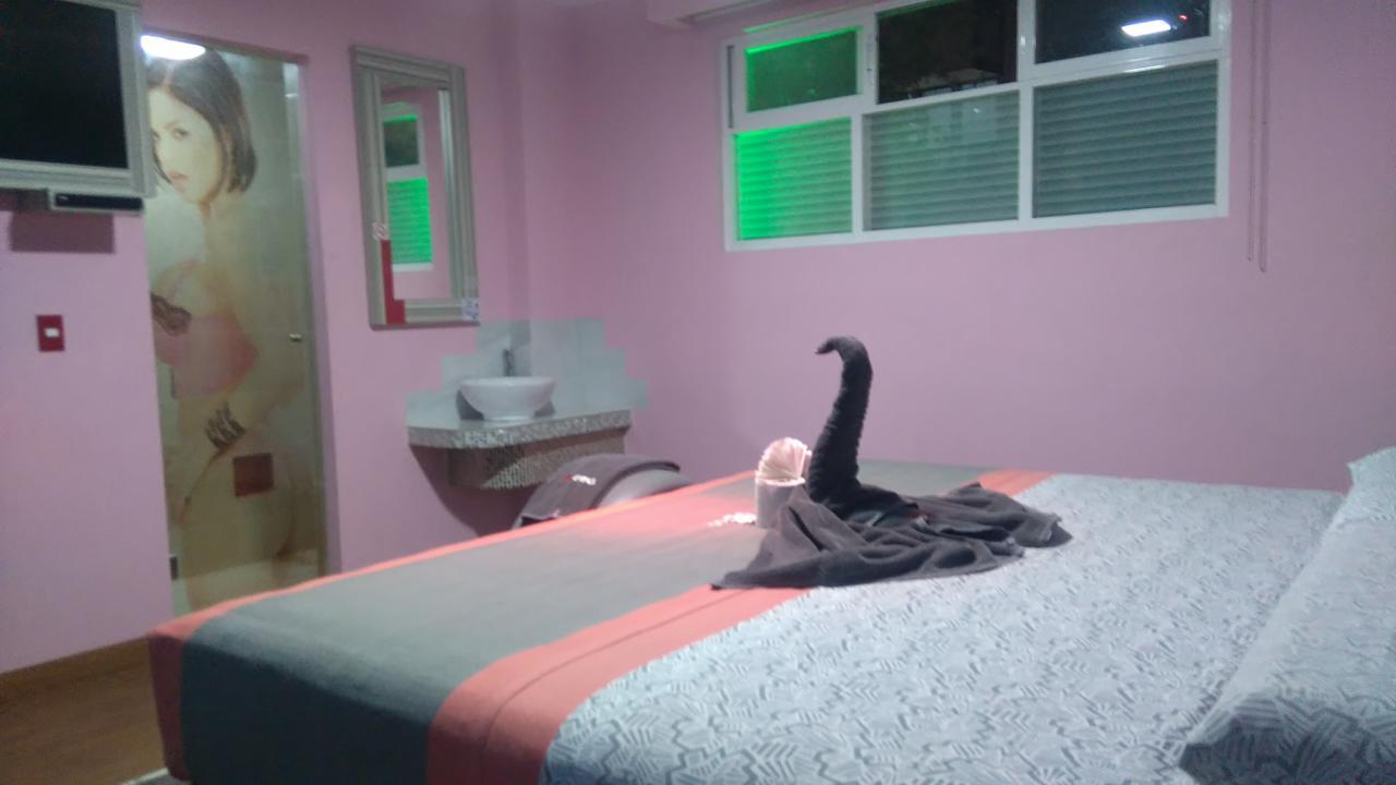 Deluxe Double Room,605125674:JPEG