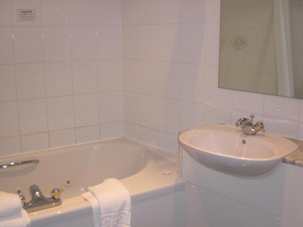 Suite Balcony,215219180:JPEG