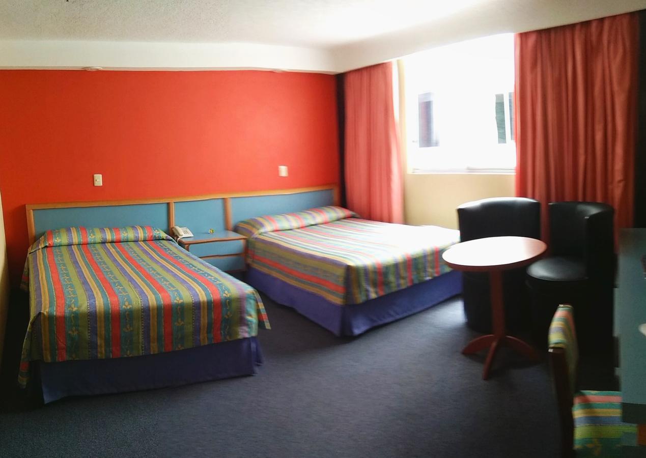 Quarto com 2 Camas de Solteiro