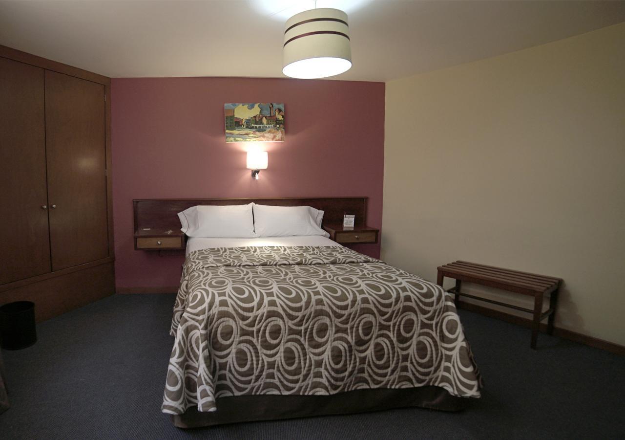 Doppel- oder Zweibettzimmer
