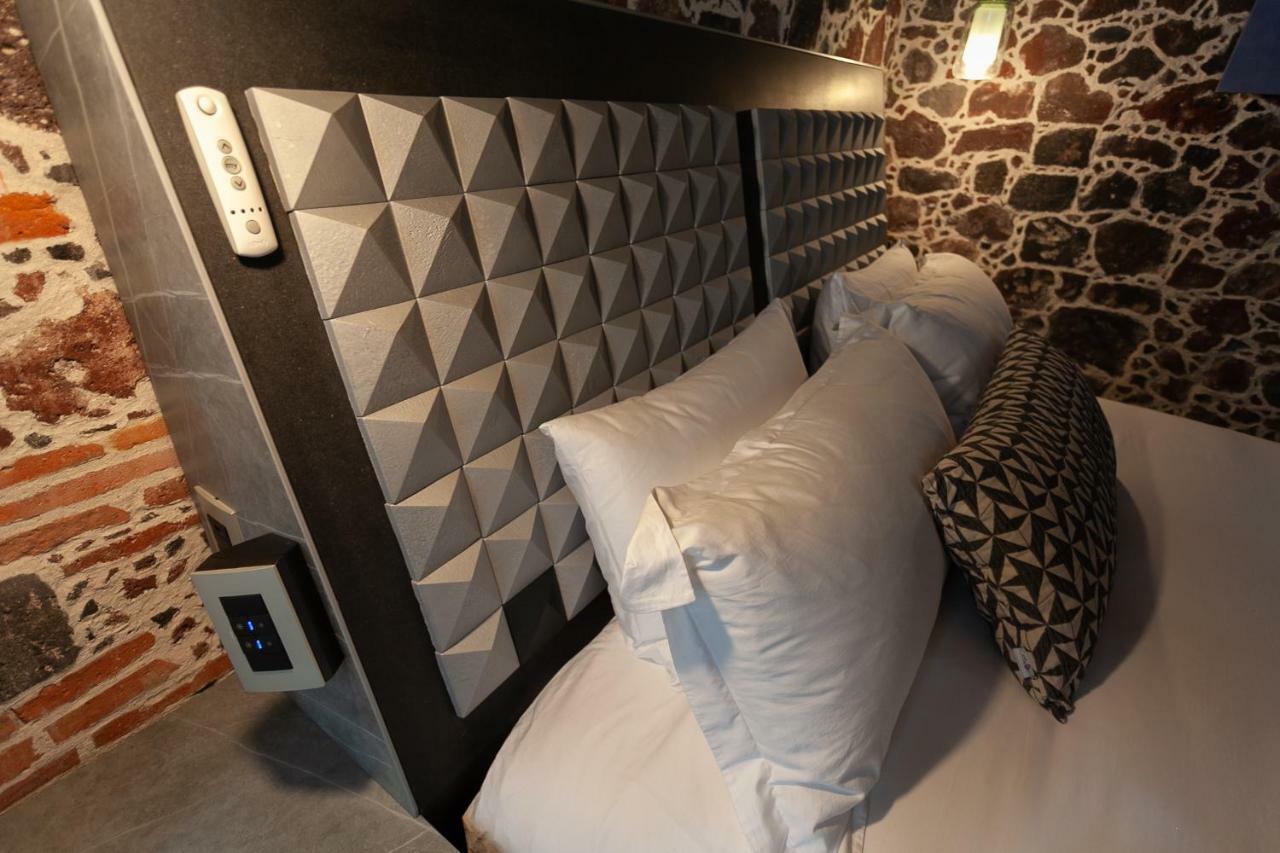 Deluxe King Suite,831597467:JPEG