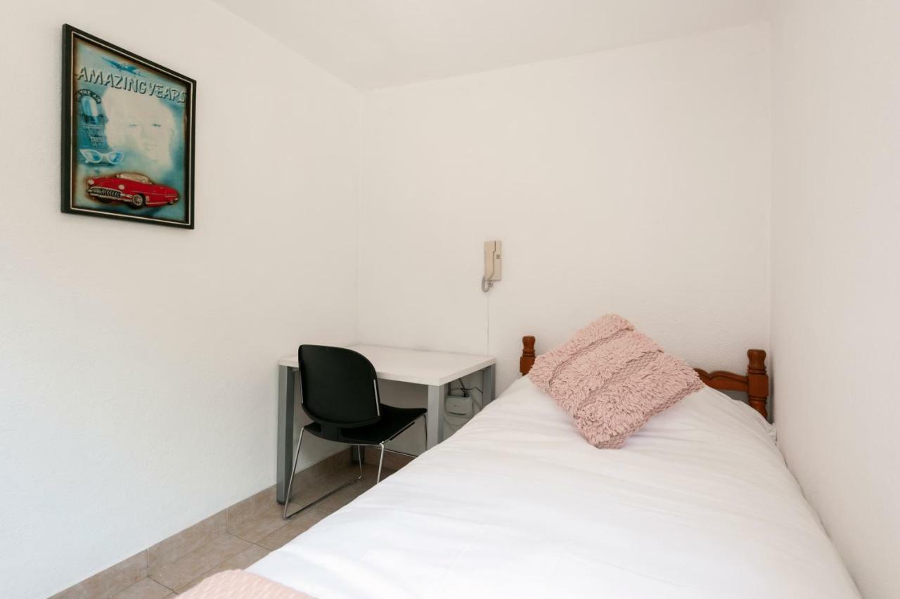 Single Room with Bathroom,888042331:JPEG