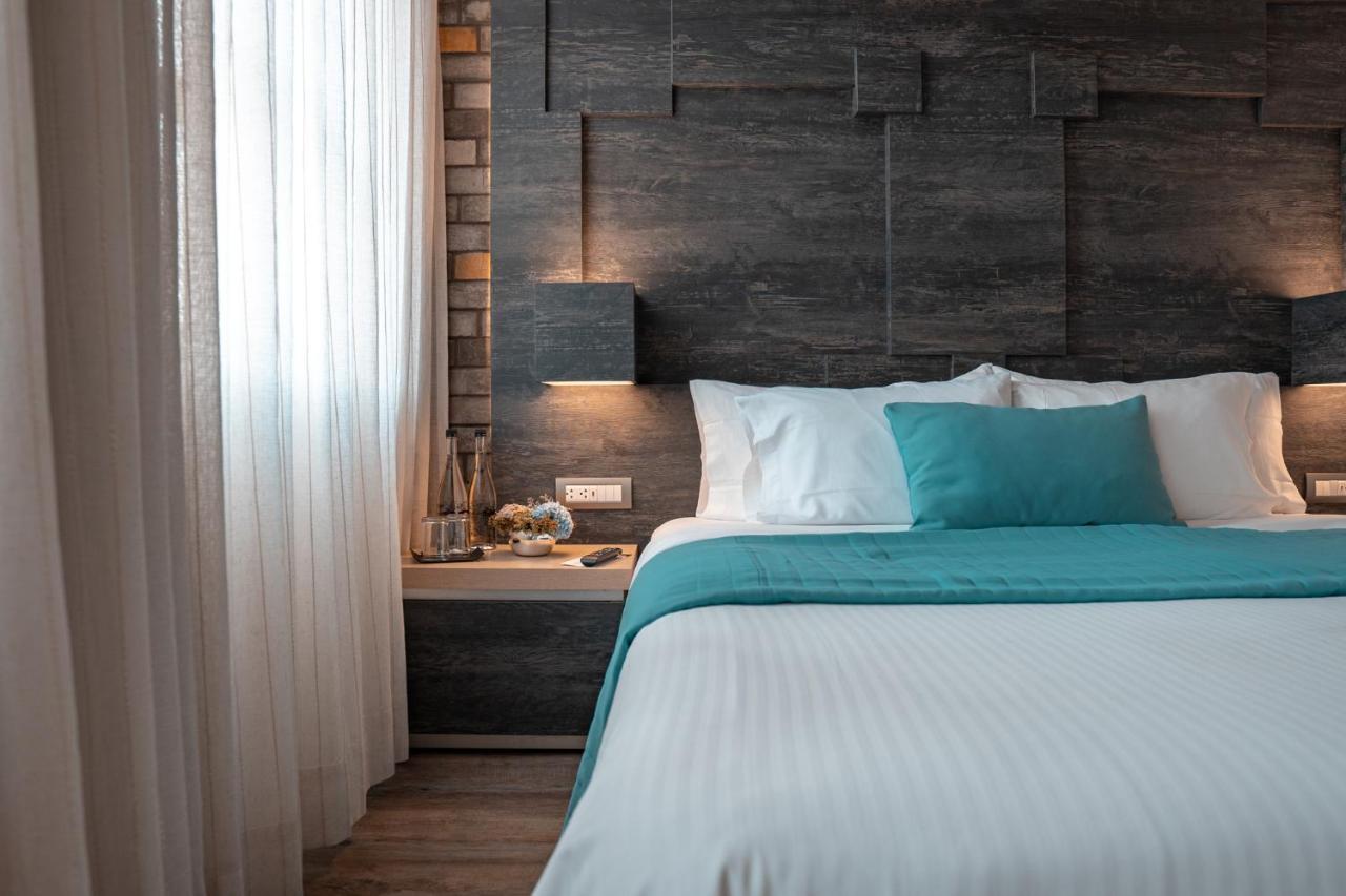 Deluxe Double Room with Bath,1214889154:JPEG