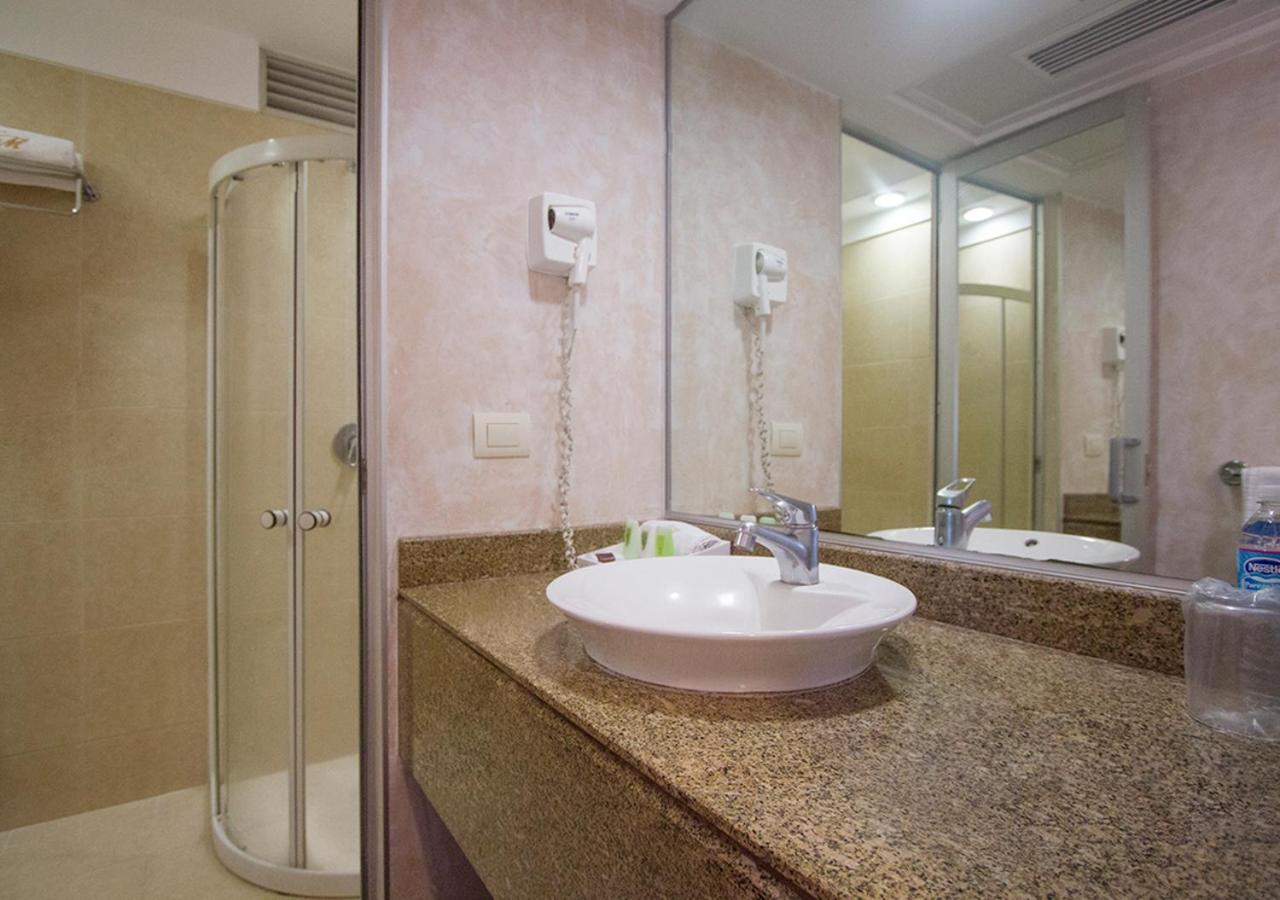 Quarto Duplo com 2 Camas de Casal