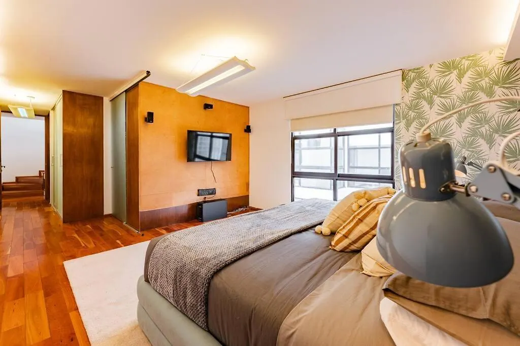 Stylish Apartment With Private Roof Top & Jacuzzi-1
