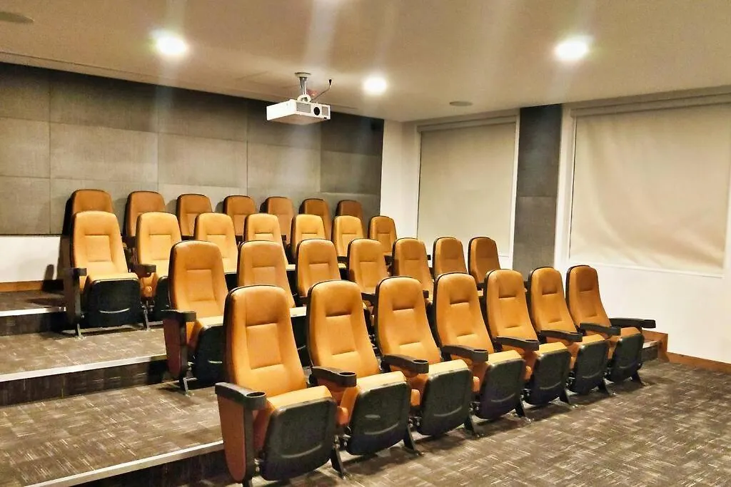 Beautiful Hi-Rise, King Size, Hs Wi-Fi, Pool, Gym-1