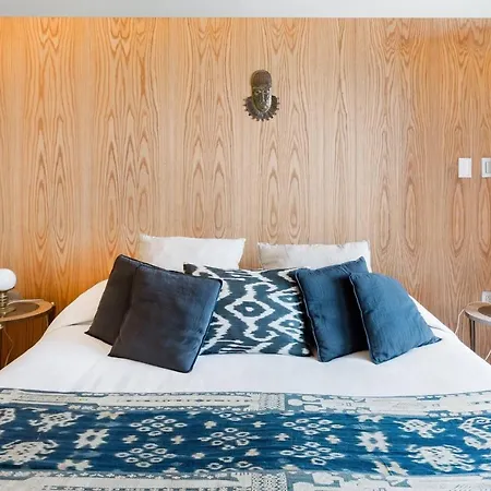 Arty Loft With A Rooftop Pool In Iconic Building-3
