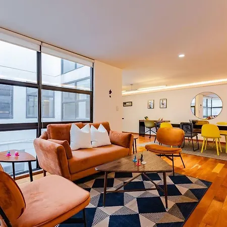 Stylish Apartment With Private Roof Top & Jacuzzi-2